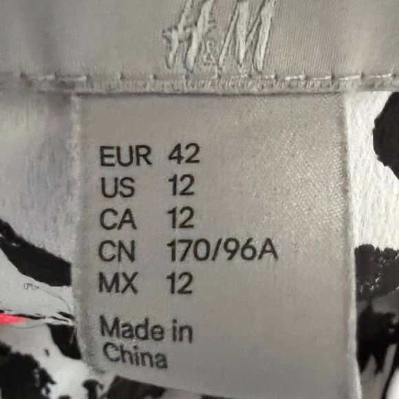 H&M Black and White V-Neck Dress Cummerbund Waist Size 12 - Picture 7 of 9